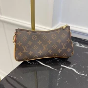 Liv Pochette