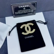 Chanel Brosche