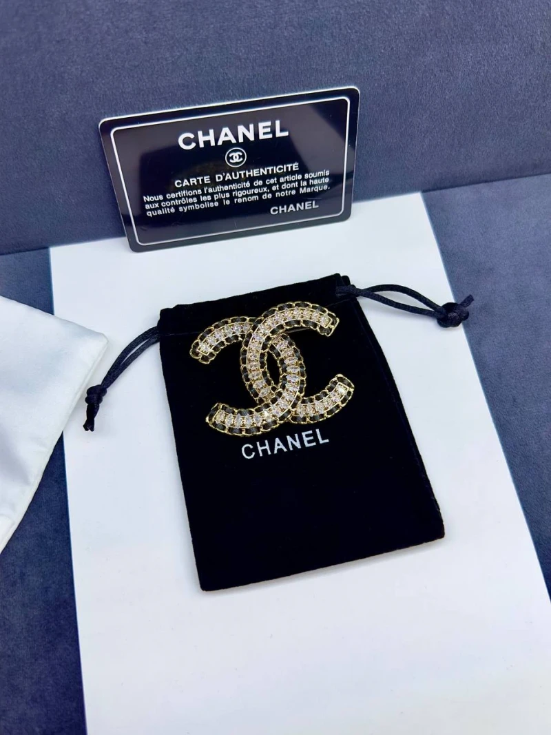 Chanel Brosche