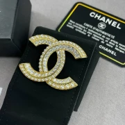 Chanel Brosche