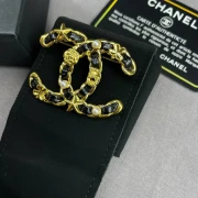 Chanel Brosche