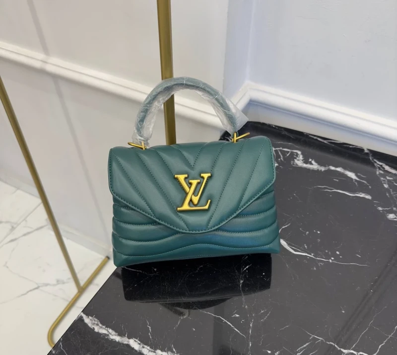 Louis Vuitton Hold Me