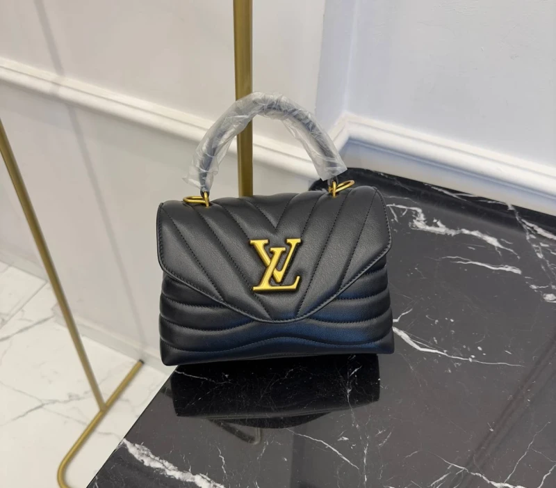 Louis Vuitton Hold Me