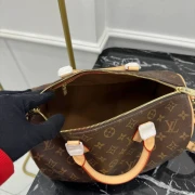 Louis Vuitton Speedy